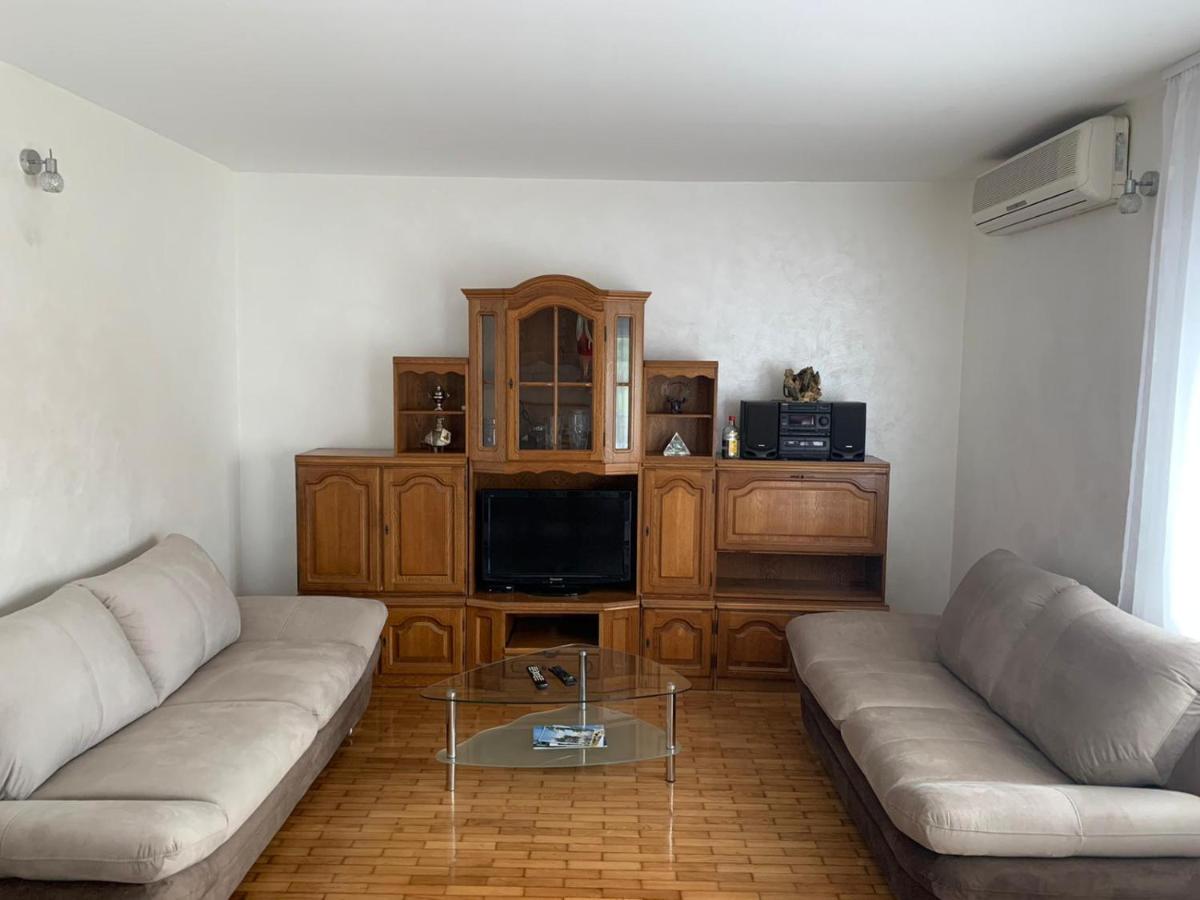 Apartment Visic 1692