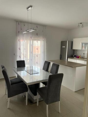 Visic 1692 Apartment